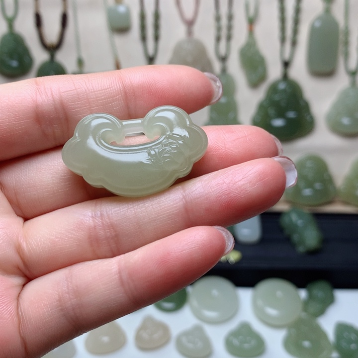 和田玉吊坠未镶嵌