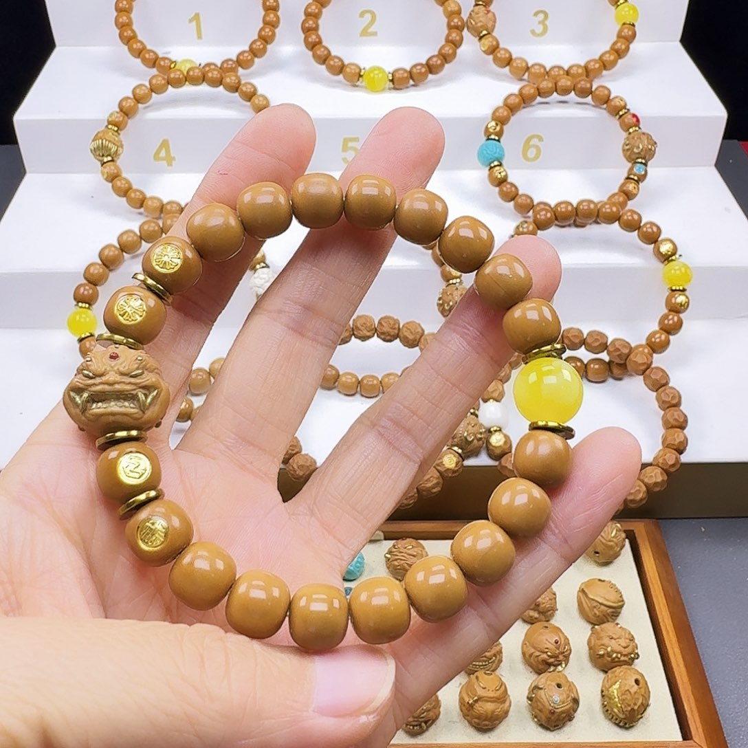 爷***妞猴头核桃吊坠猴头手串