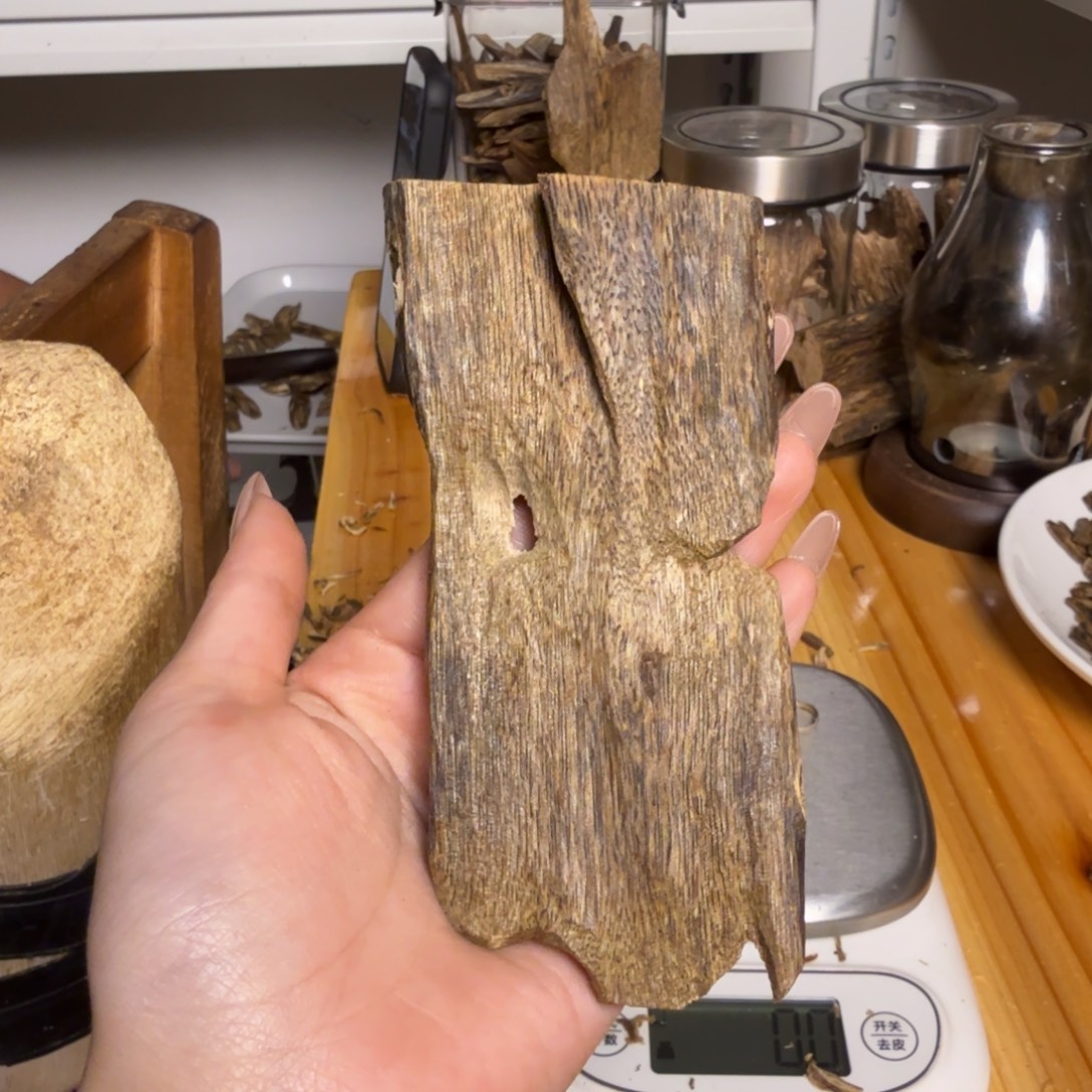 沉香白奇虫漏香35克