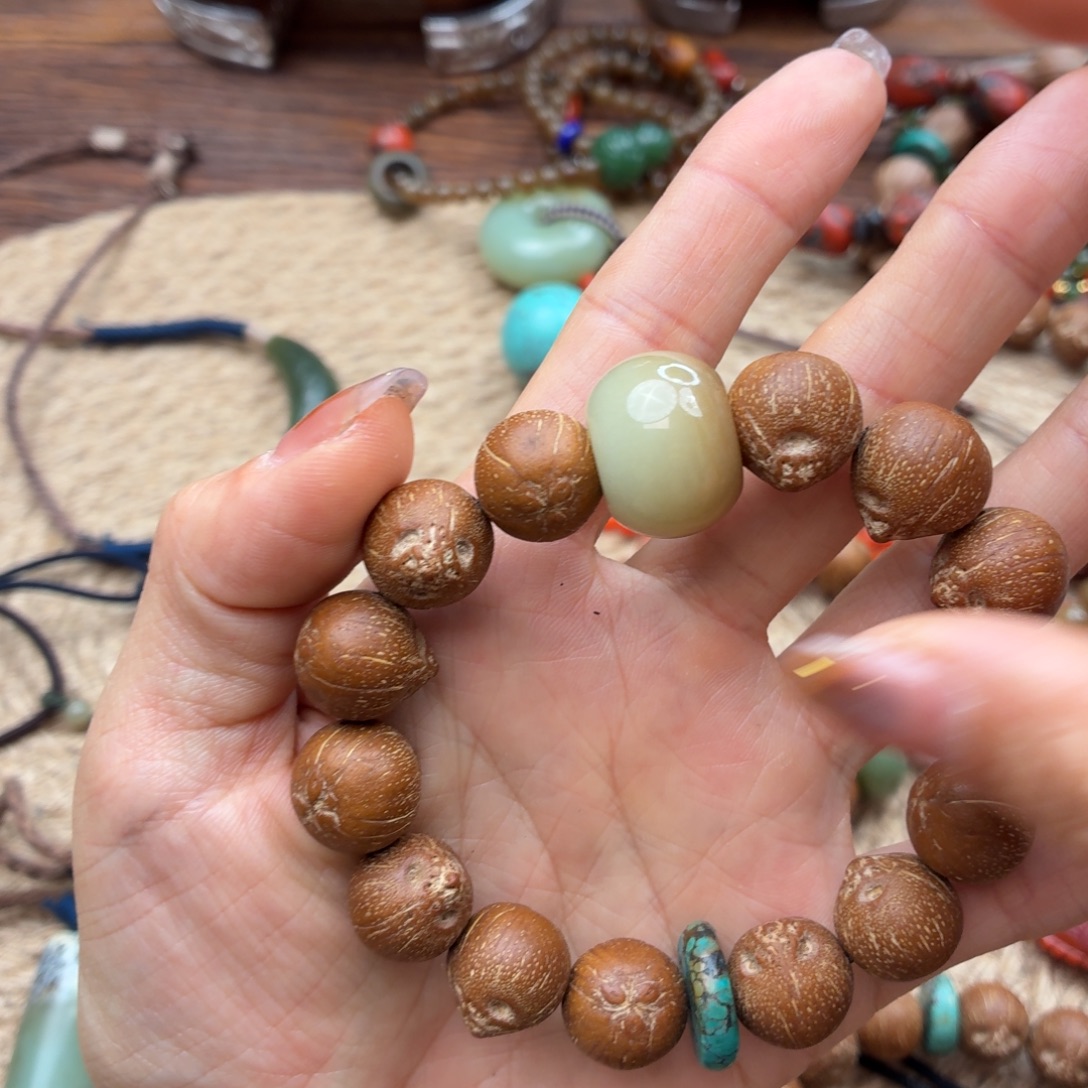 ****笑和田玉未镶嵌手链