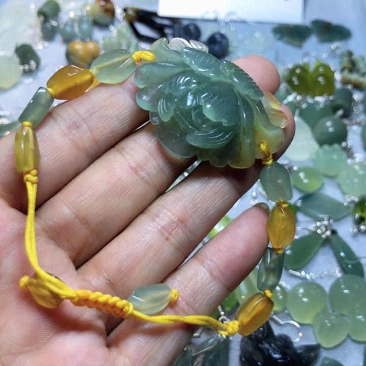 【闪购商品】蛇纹石玉手牌未镶嵌