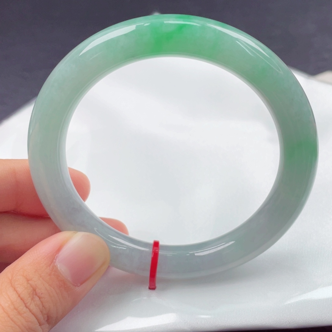 翡翠未镶嵌手镯（圆镯）5556圈