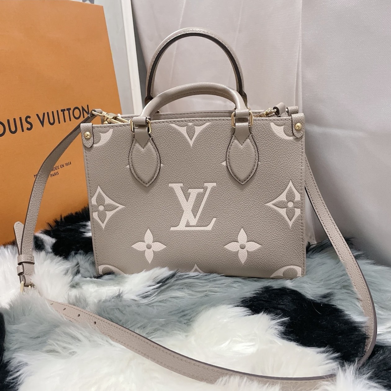 99新 LouisVuitton/路易威登 LV大象灰on thego小号 25080130-05