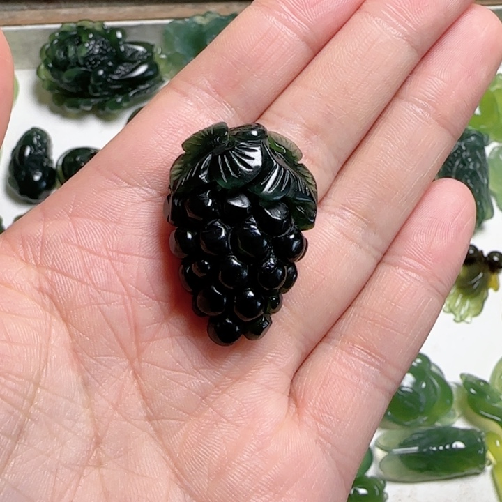 未镶嵌蛇纹石玉颈饰