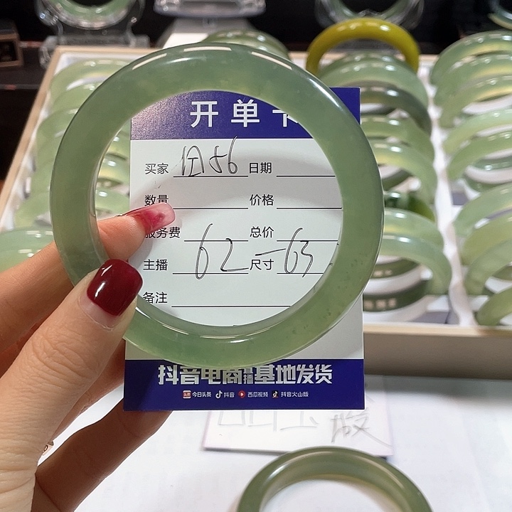 蛇纹石玉手镯未镶嵌L****?