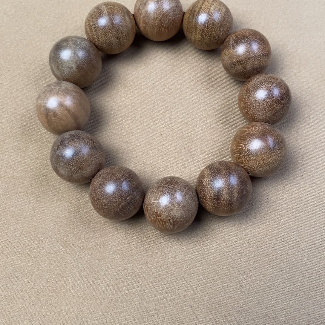 橘***儿无事牌楠木奶香木20老料手串