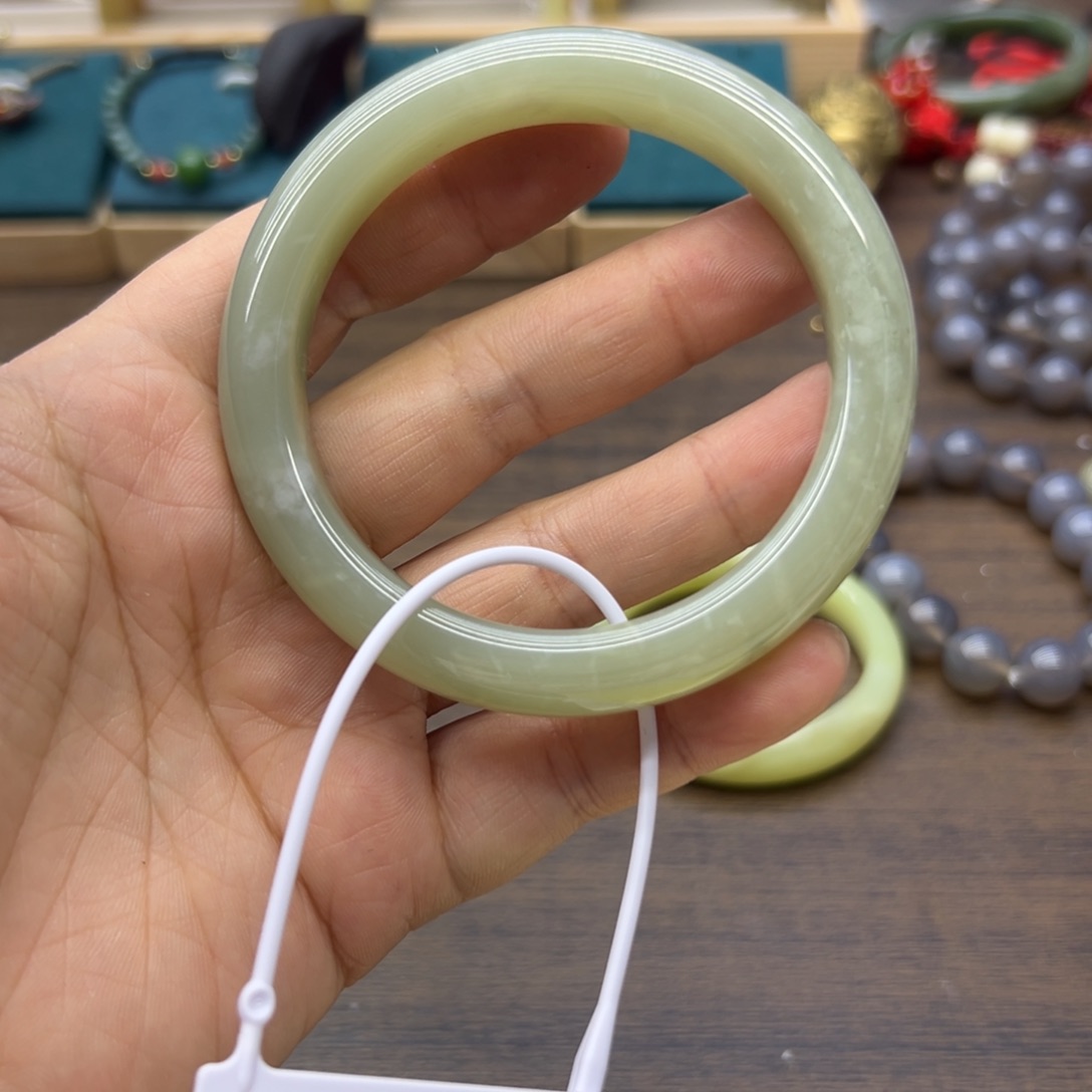 和田玉未镶嵌手镯60.4圈围1033