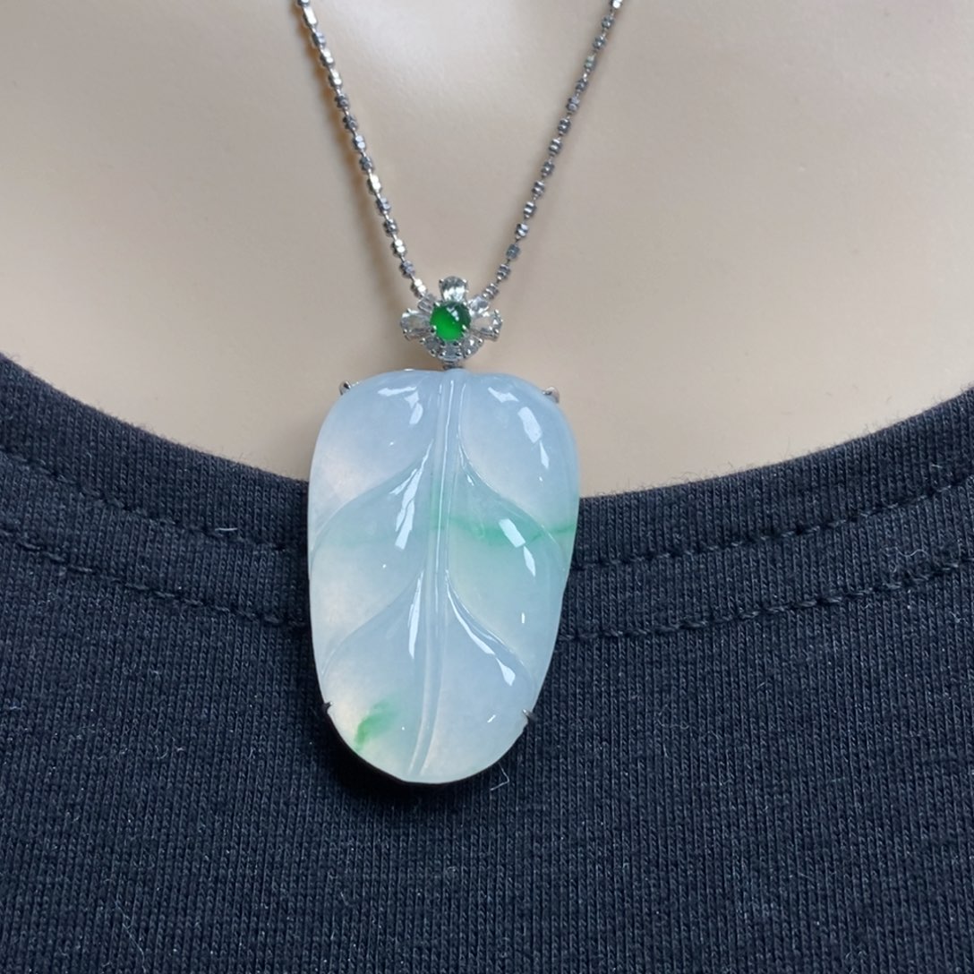 翡翠吊坠(赠链)18K金镶嵌