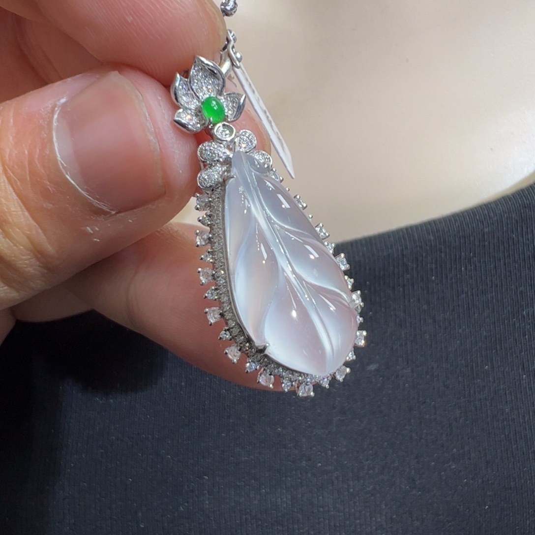 翡翠吊坠(不含链)18K金镶嵌