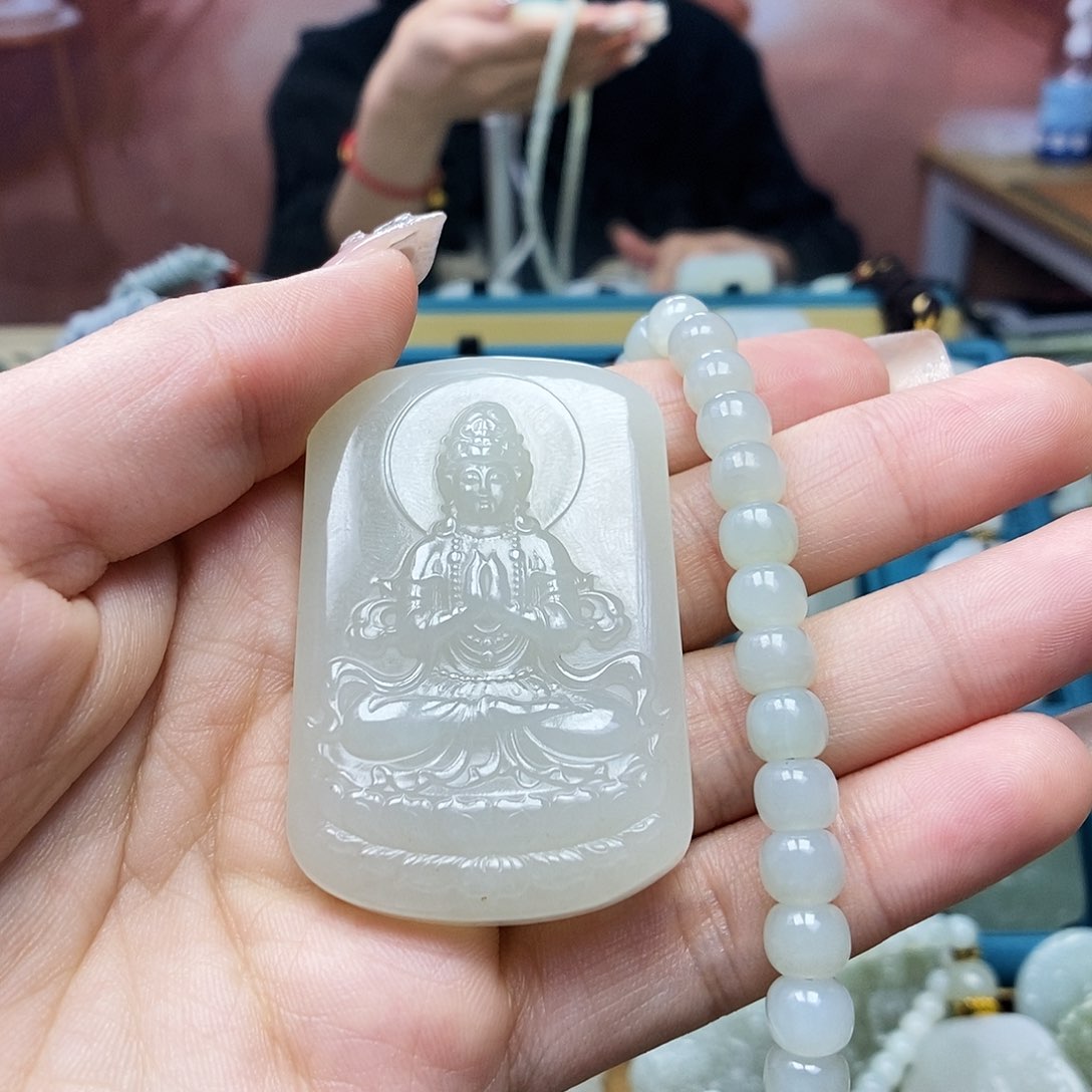 和田玉颈饰未镶嵌碭****?