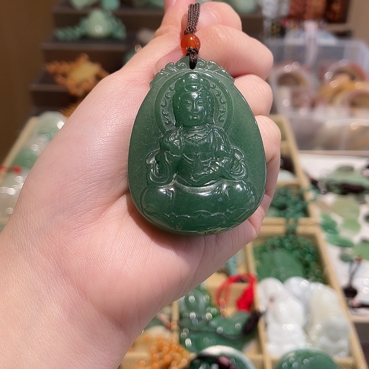 石英质玉未镶嵌颈饰