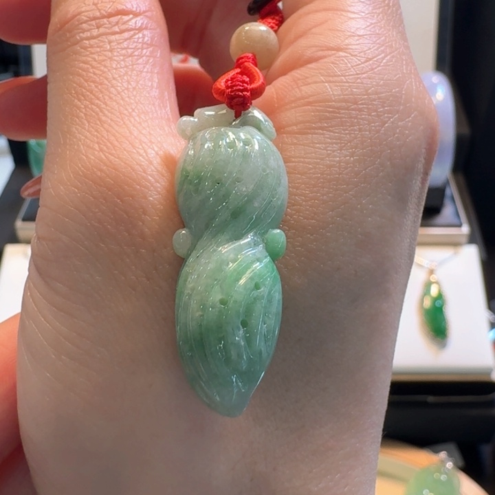 翡翠挂件未镶嵌花生