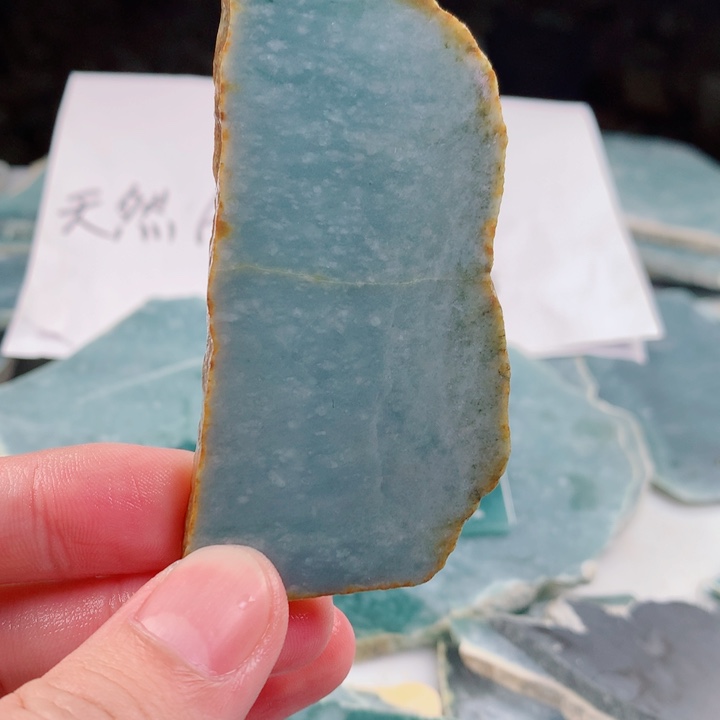 翡翠颈饰未镶嵌翡翠材料1