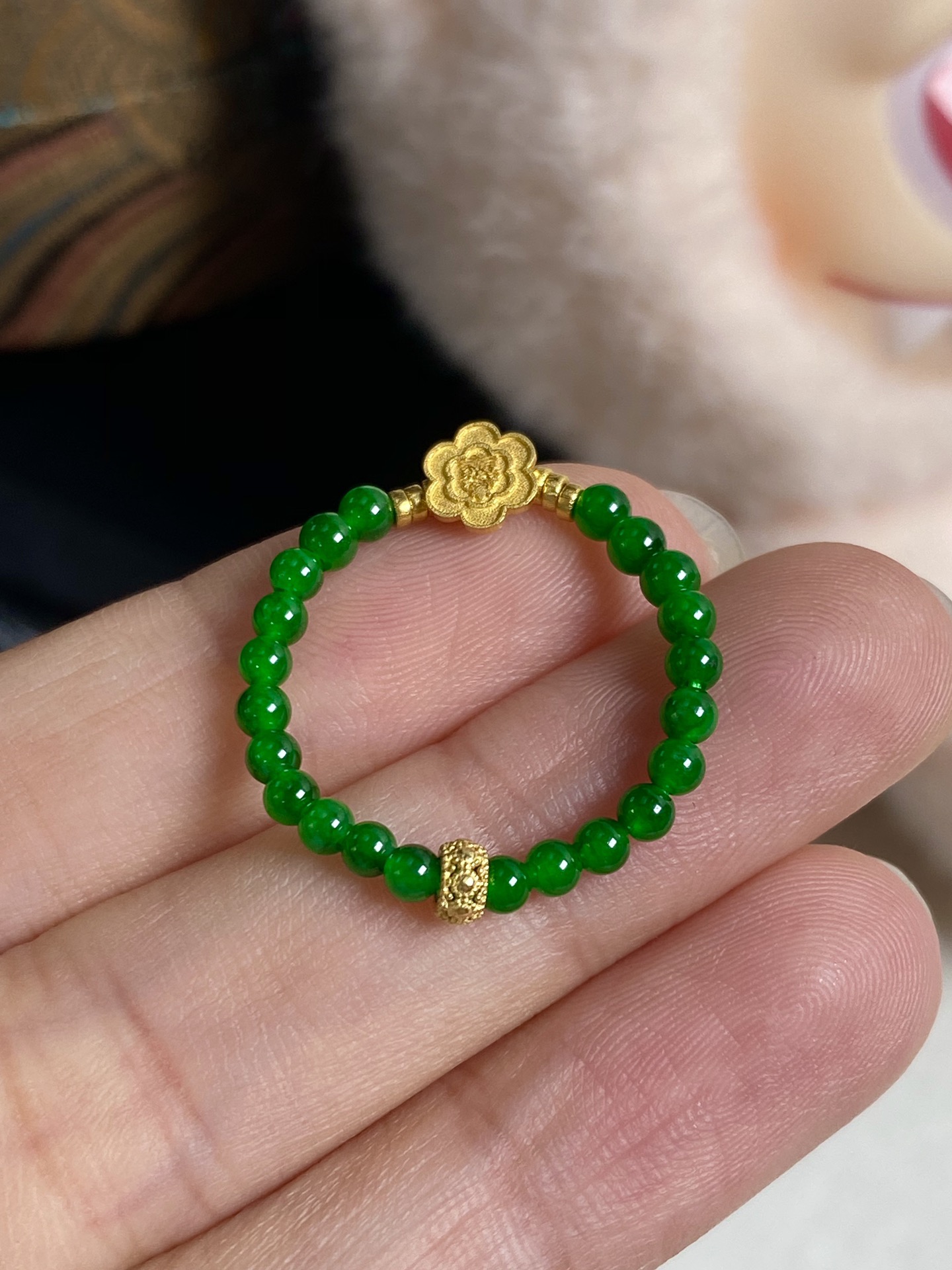 翡翠辣绿小米珠戒指 18K金配饰 (18号圈)尺寸2.6mm