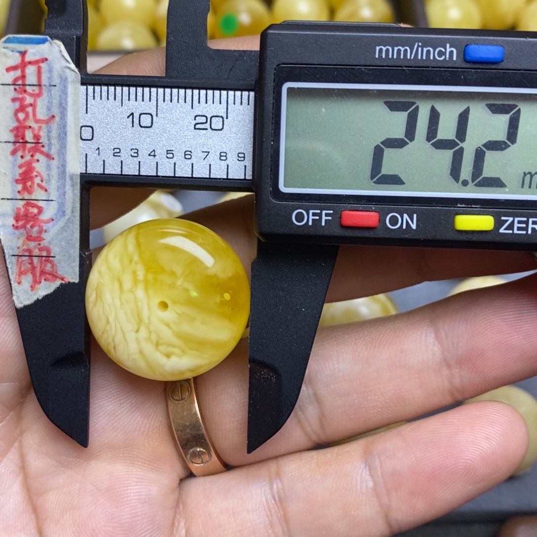 裸石蜜蜡未镶嵌24.2x11.8微瑕墩子