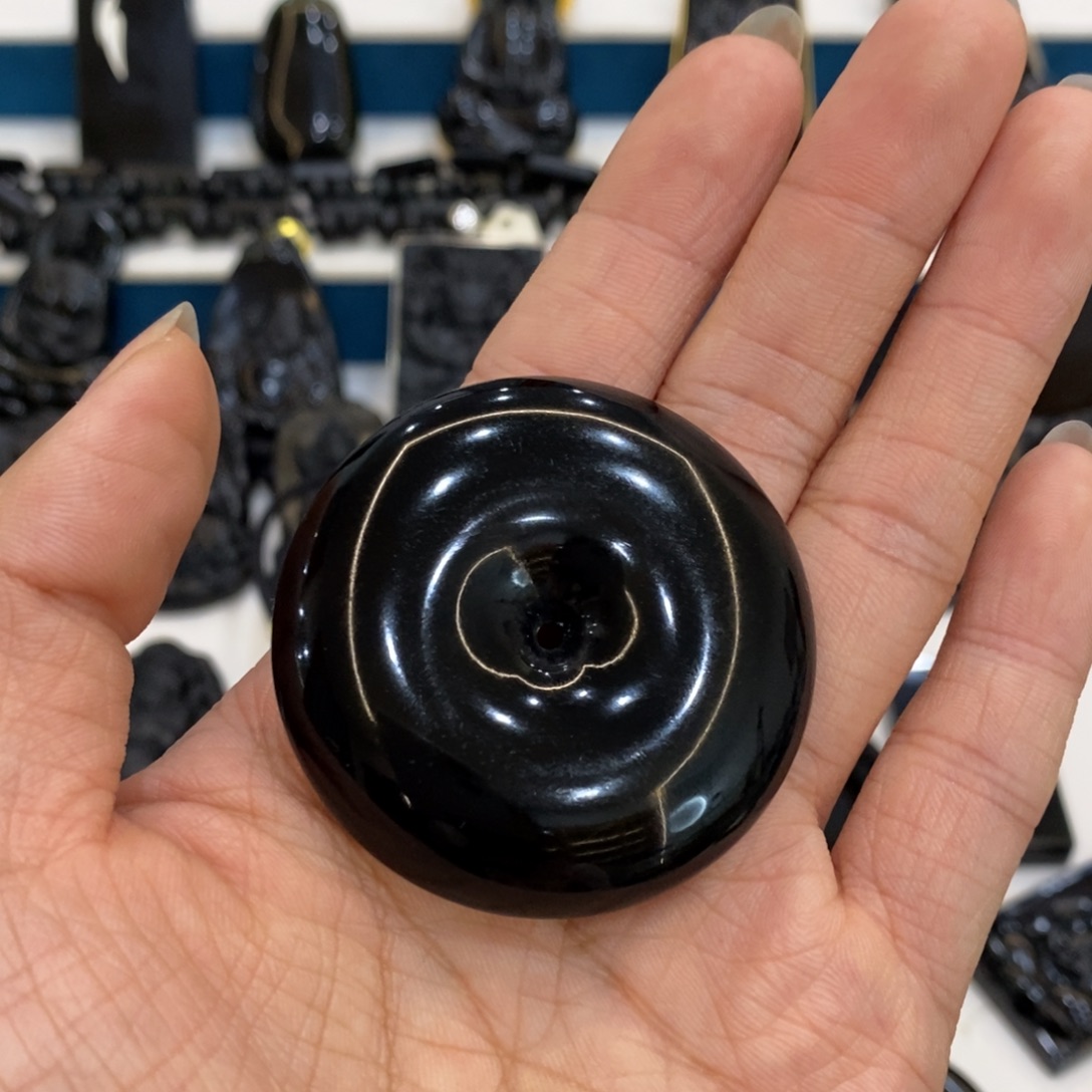 妞***妞蛇纹石玉未镶嵌吊坠