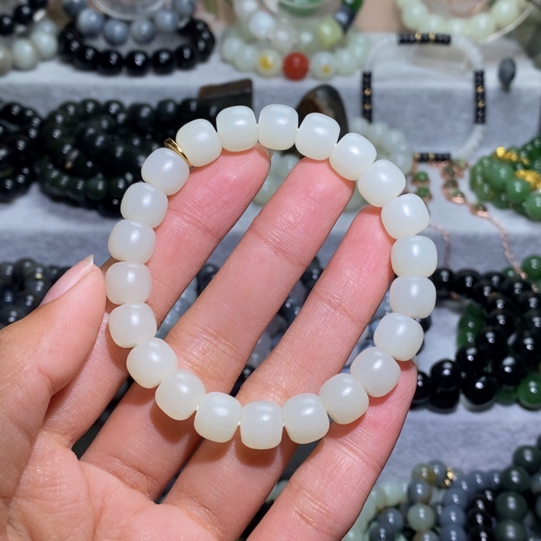 有***为和田玉未镶嵌手链