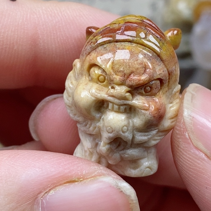 颈饰未镶嵌硅化珊瑚（珊瑚玉）