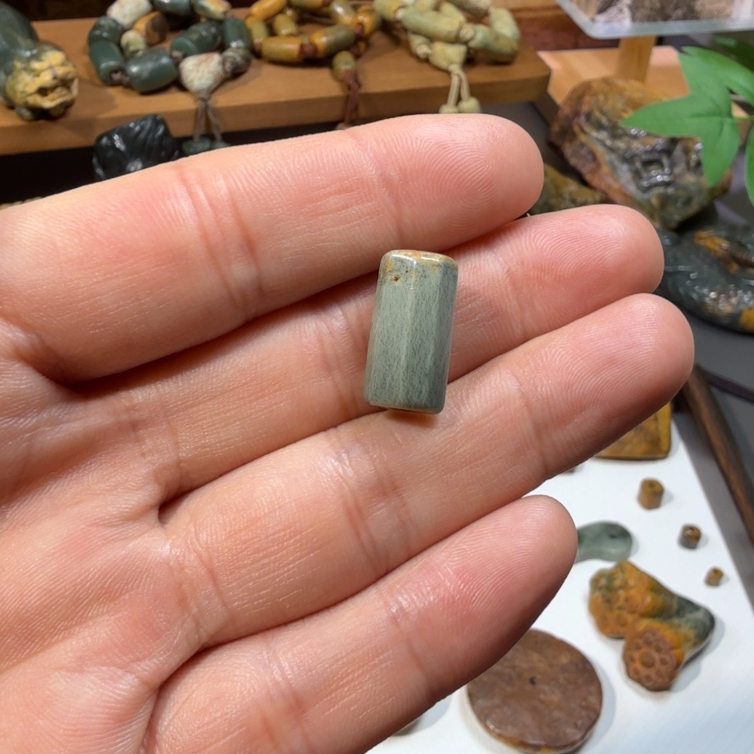 腰***球岫岩河磨玉（透闪石质玉）未镶嵌颈饰