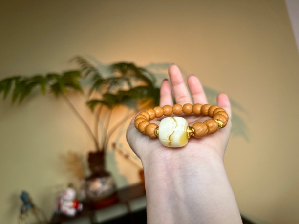 蜜蜡桶珠一线天猴头手串