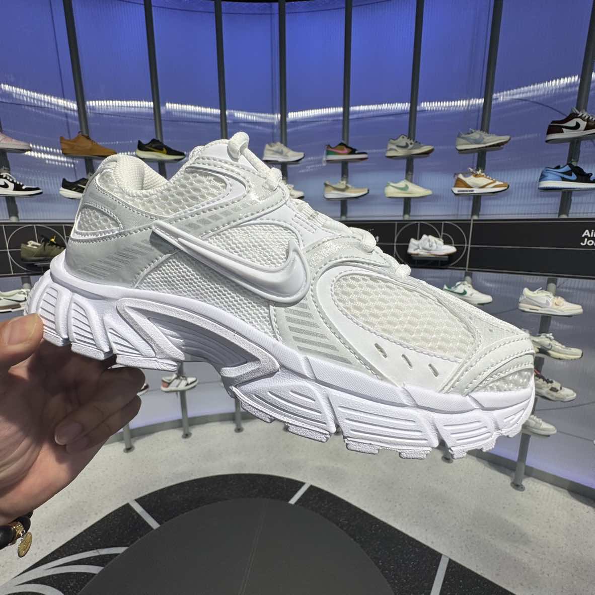 NIKE耐克女鞋情人节W NIKE V5 RNR运动流光风休闲鞋HQ7901-101