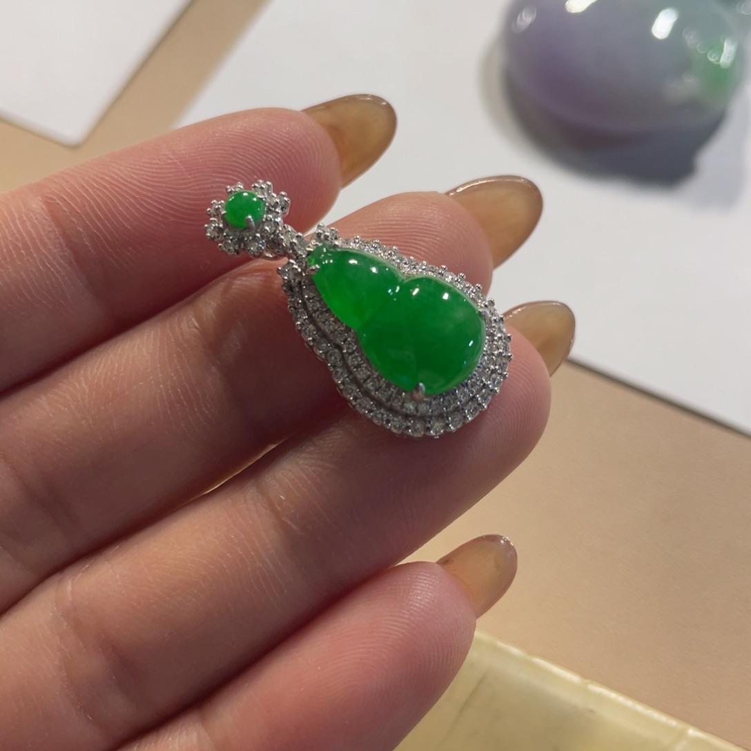 翡翠颈饰18K金镶嵌葫芦