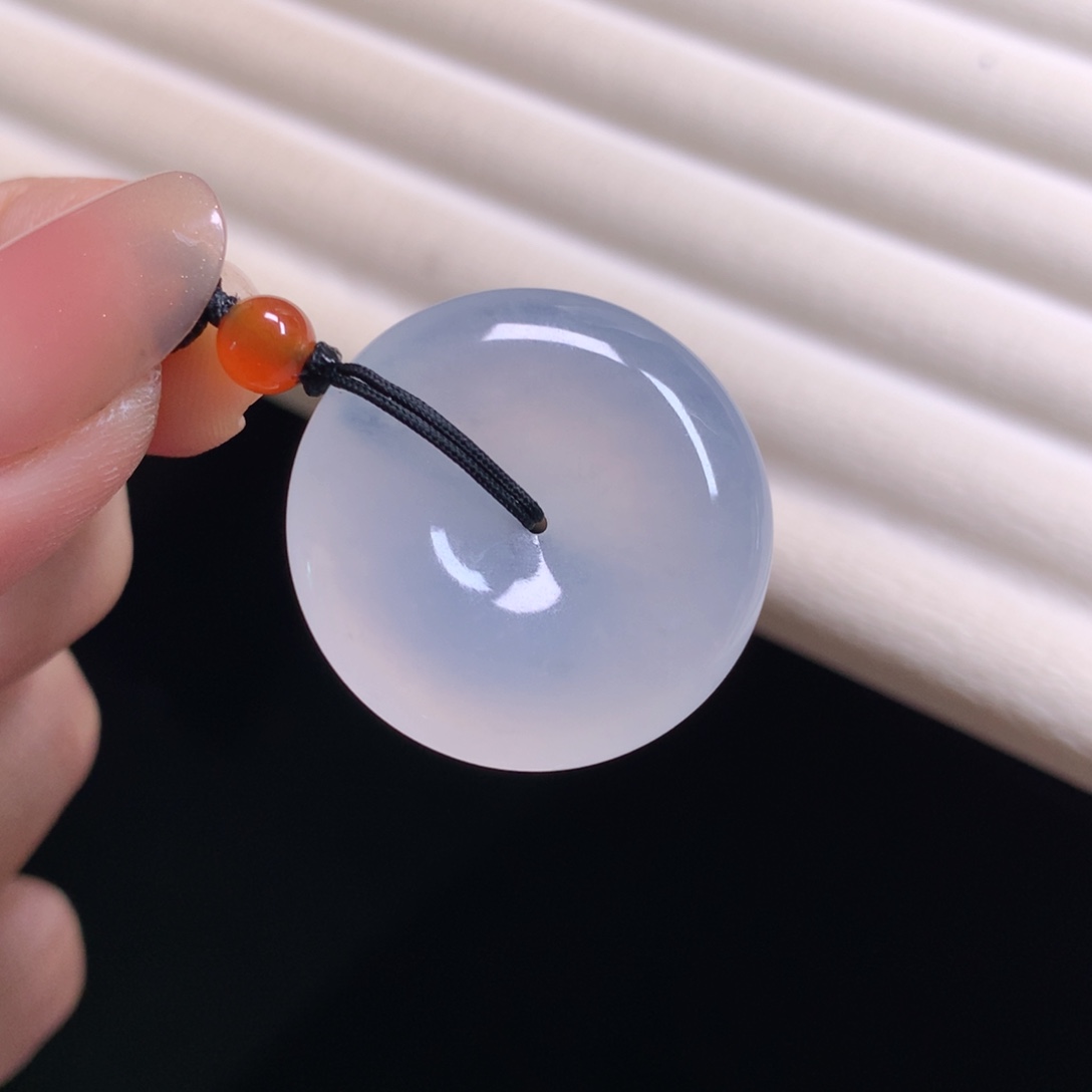 翡翠颈饰未镶嵌扣子