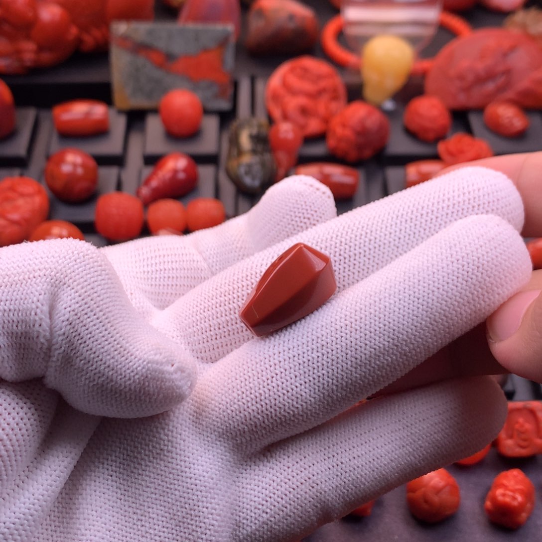 南红玛瑙未镶嵌川料原矿满色满肉鲨鱼背三通12.5mm