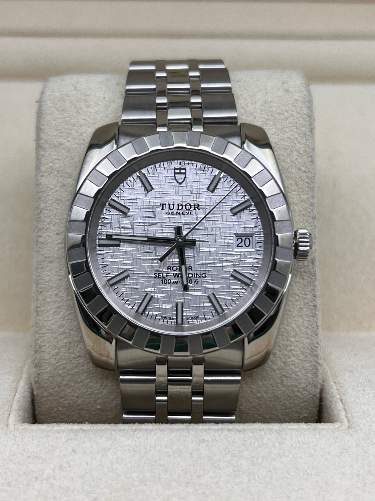 95新 TUDOR/帝舵 经典21010/单表/银布纹条刻/38mm/男士腕表