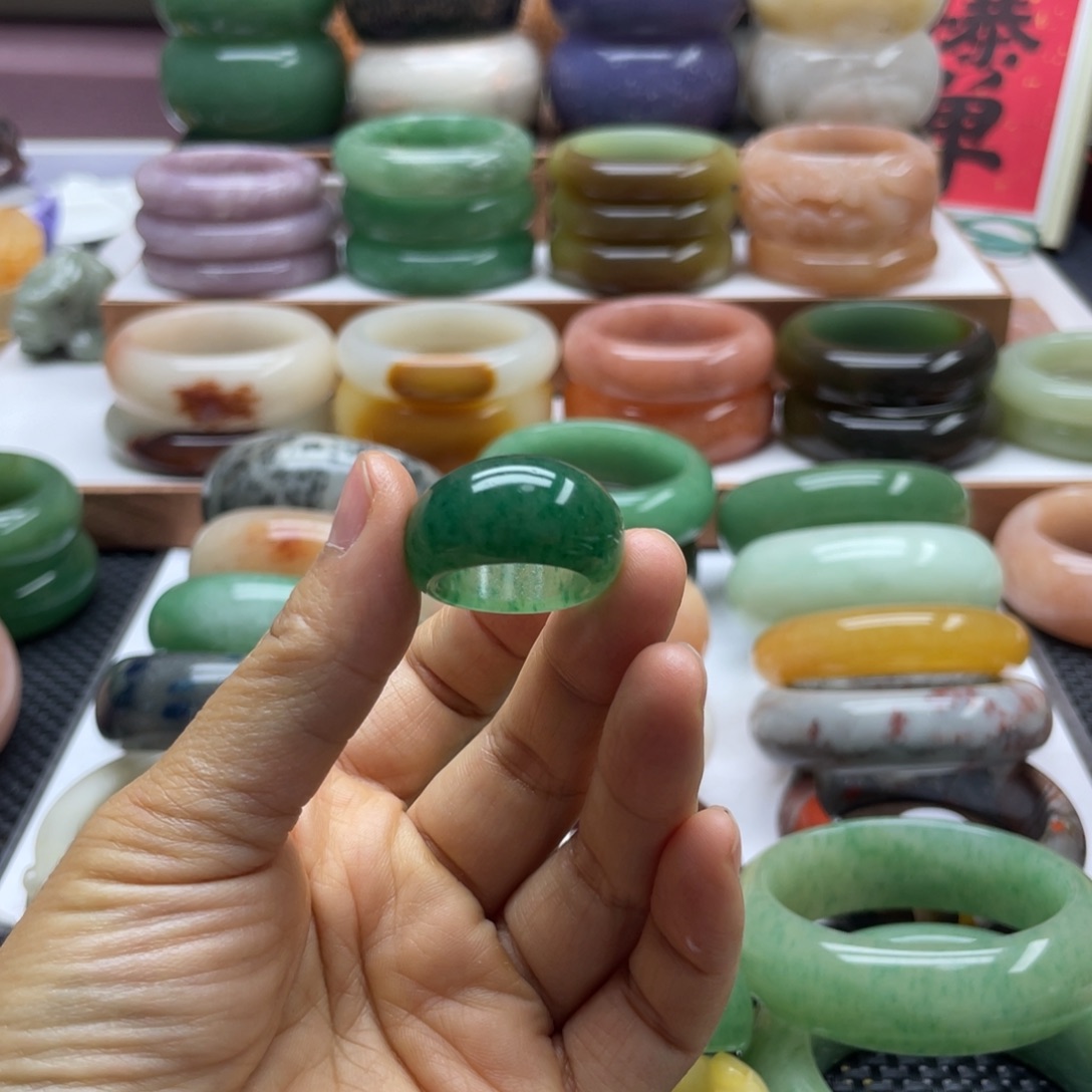 E***a石英岩玉未镶嵌手镯