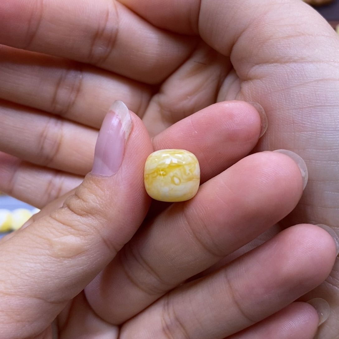 琥珀未镶嵌珠宝奇石12.3