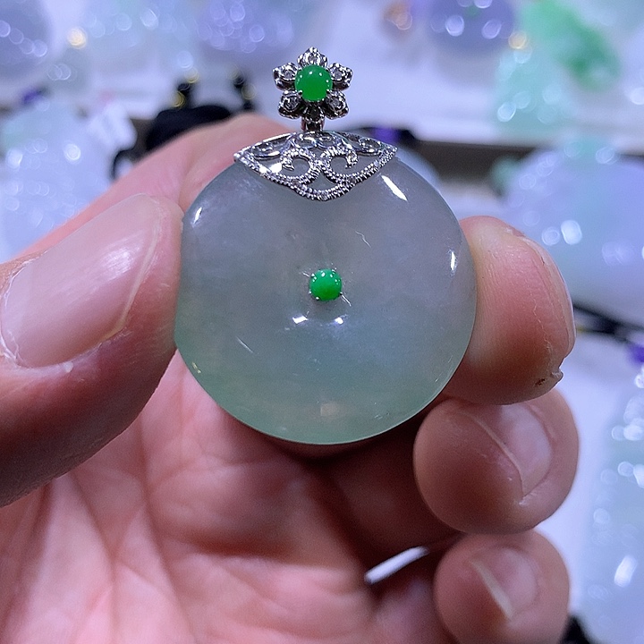 翡翠颈饰18K金镶嵌天然翡翠A货吊坠