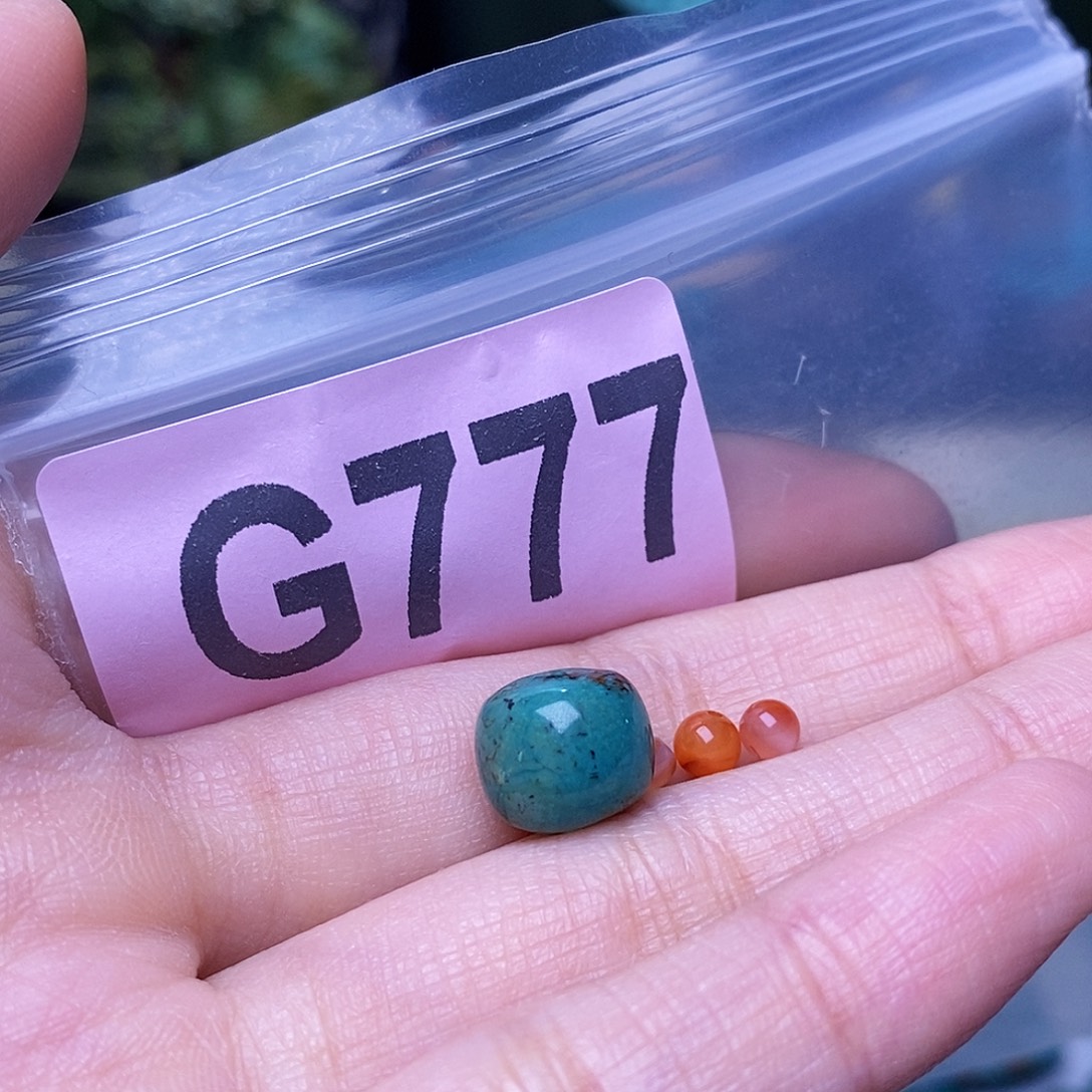 上***正未镶嵌南红玛瑙珠宝奇石