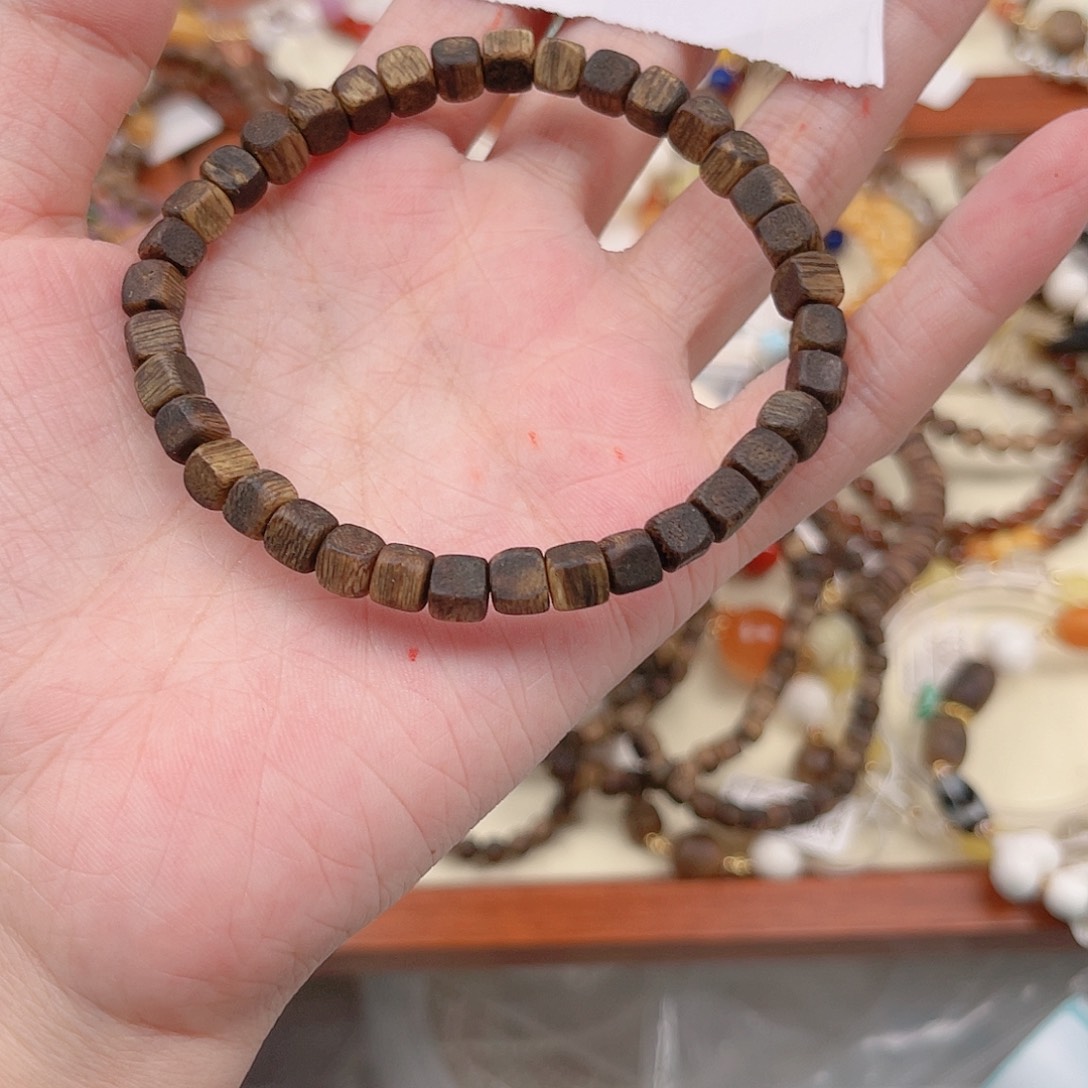 珠宝半成品未镶嵌水晶117 。      
