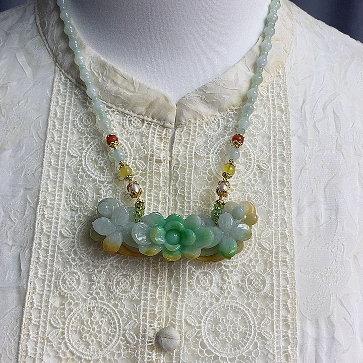 翡翠吊坠(赠链)未镶嵌翡翠黄加绿雕刻三生花吊坠