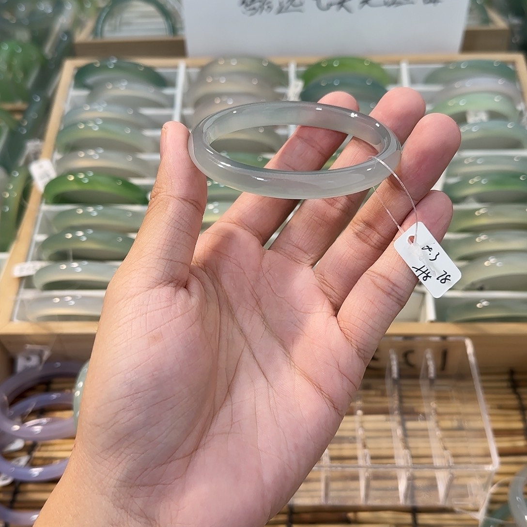 玛瑙/玉髓未镶嵌手镯圈口60.3