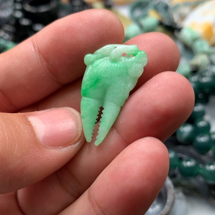 翡翠颈饰未镶嵌保真天然A货翡翠