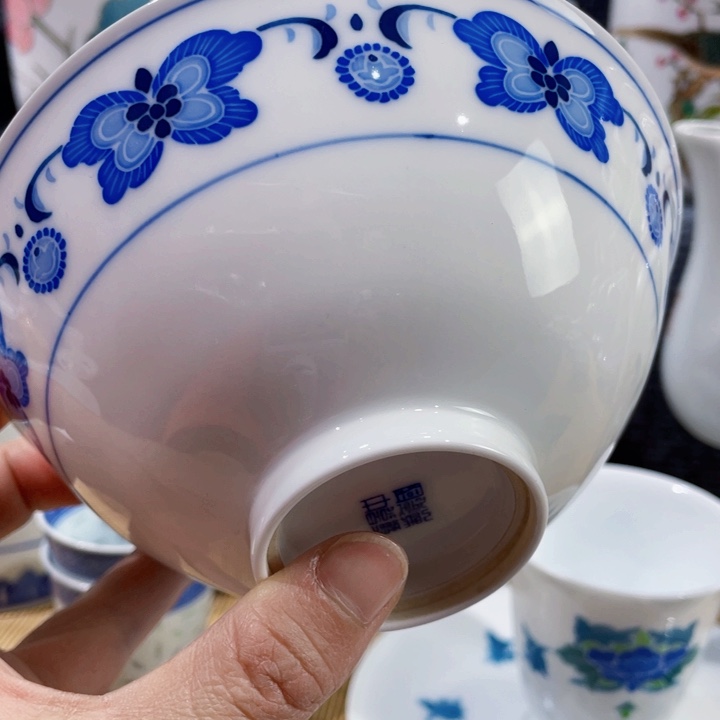 黄*釉中彩蝴蝶饭碗