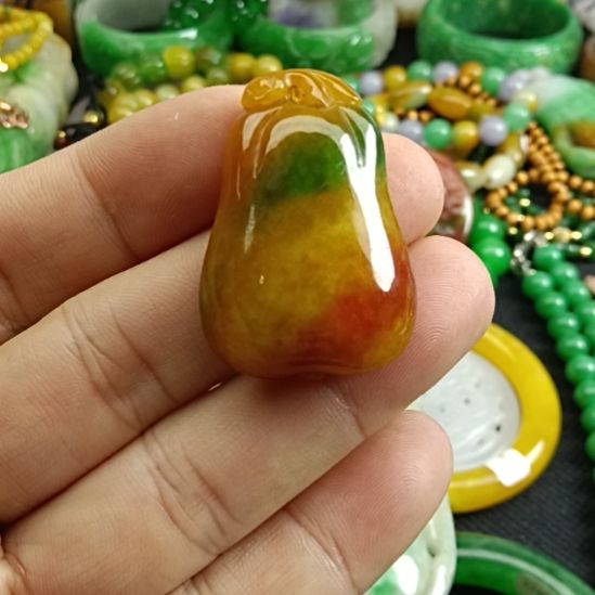 翡翠颈饰未镶嵌翡翠