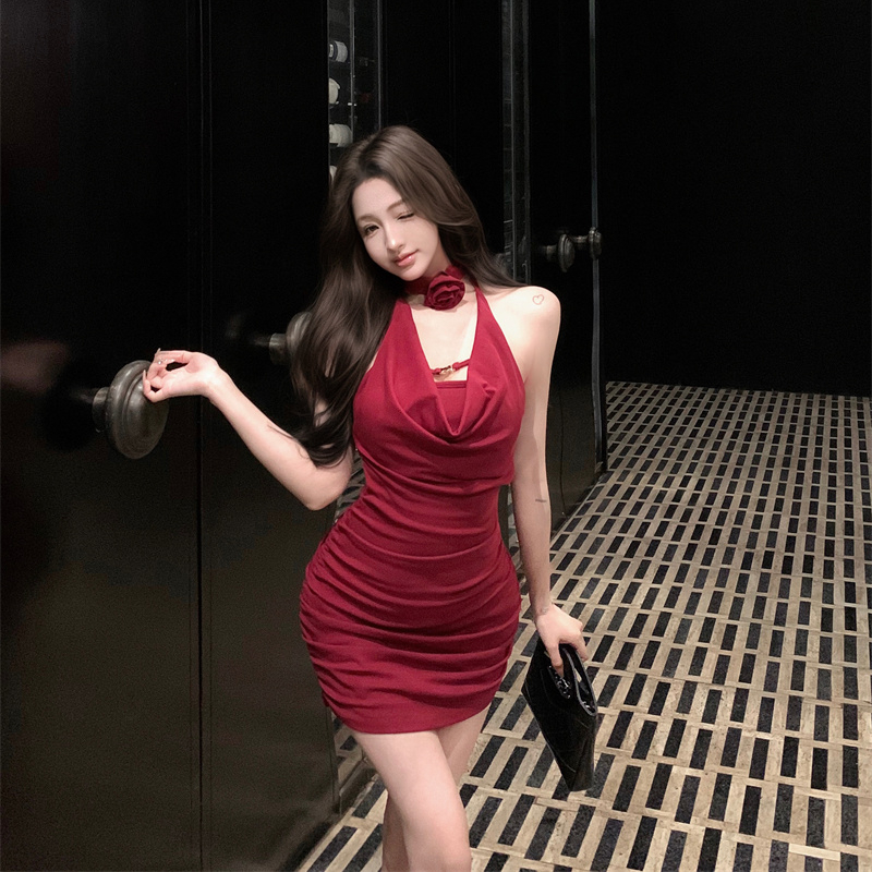 辣妹挂脖荡领设计感露背吊带连衣裙女夏季性感修身包臀裙纯欲裙子