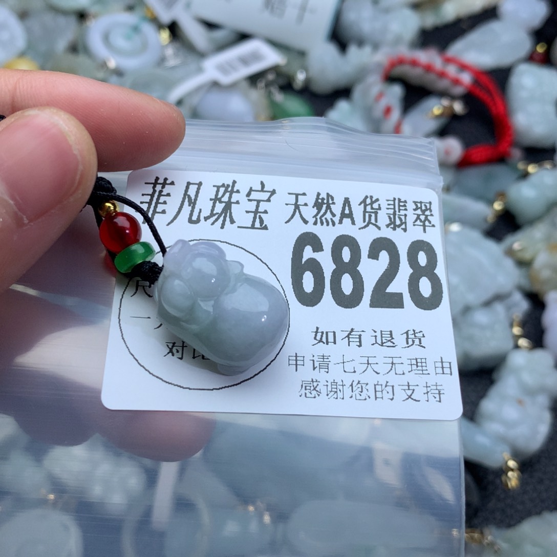 翡翠颈饰未镶嵌6828。