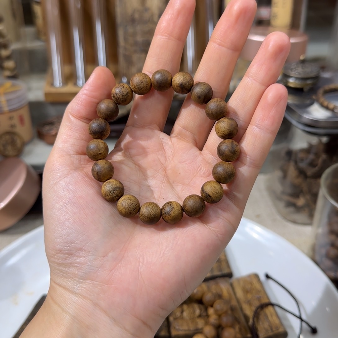 沉香手串1.1规格10克白奇老料