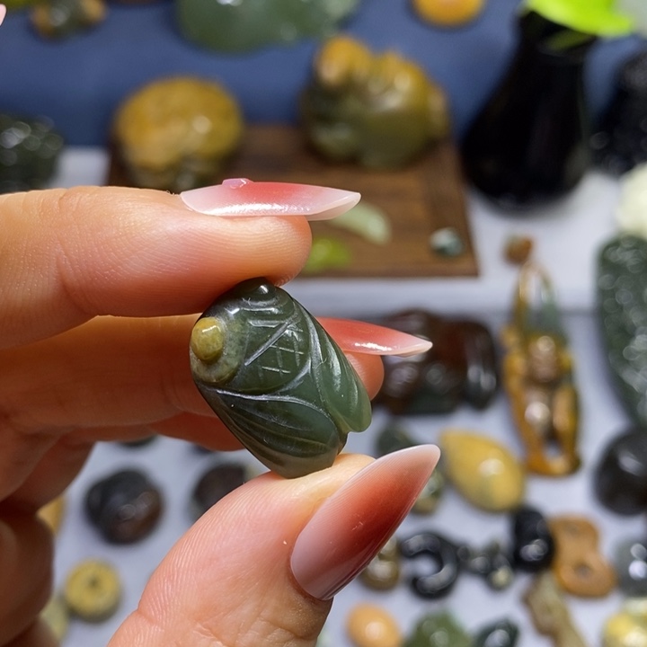 岫岩河磨玉（透闪石质玉）未镶嵌挂件通孔知了