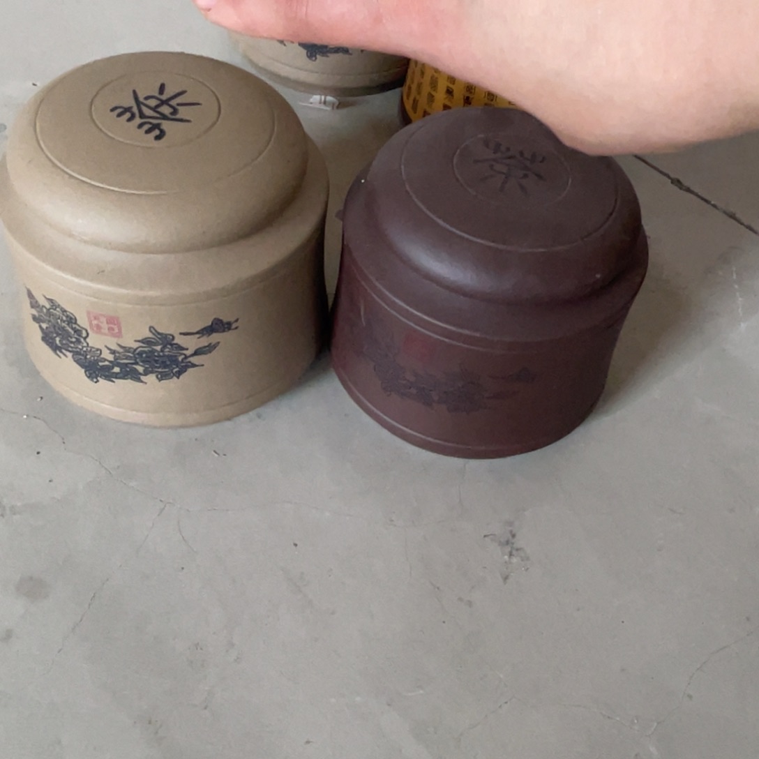 紫砂茶叶罐两个颜色