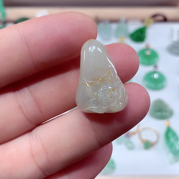 翡翠未镶嵌颈饰吊坠