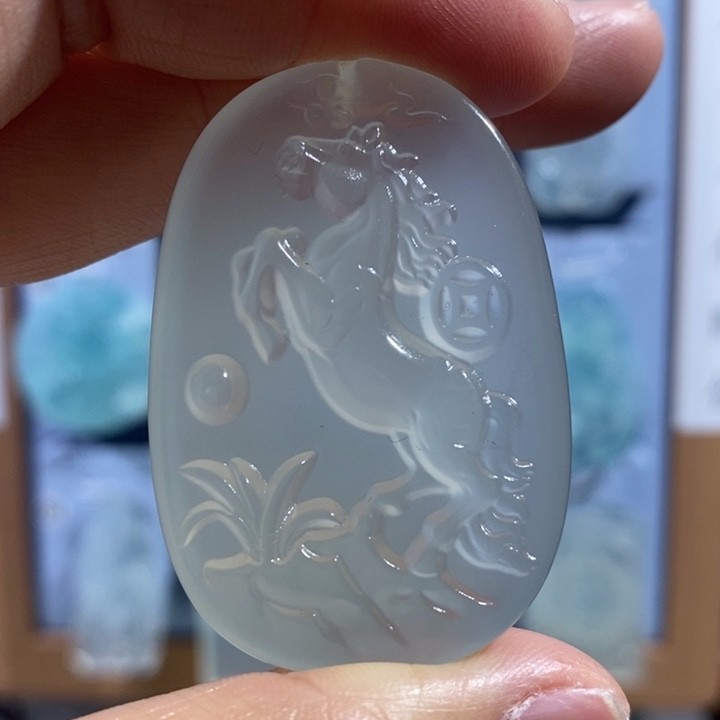 岫玉未镶嵌颈饰吊坠