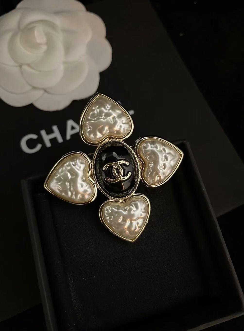 95新 Chanel/香奈儿 22C 珍珠爱心拜占庭胸针 11549928