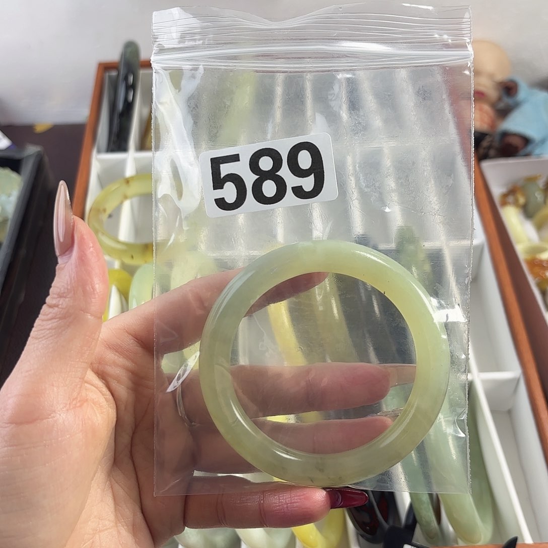 蛇纹石玉手镯未镶嵌我**?