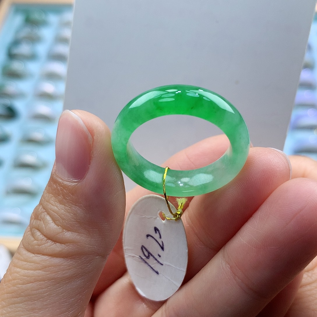 翡翠戒指未镶嵌1920圈