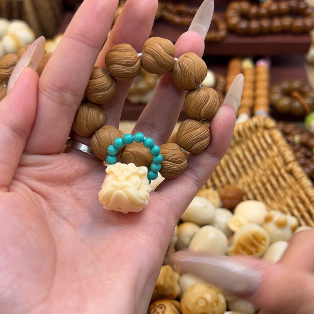 U***花猴头核桃吊坠卷卷酥搭配醒狮头